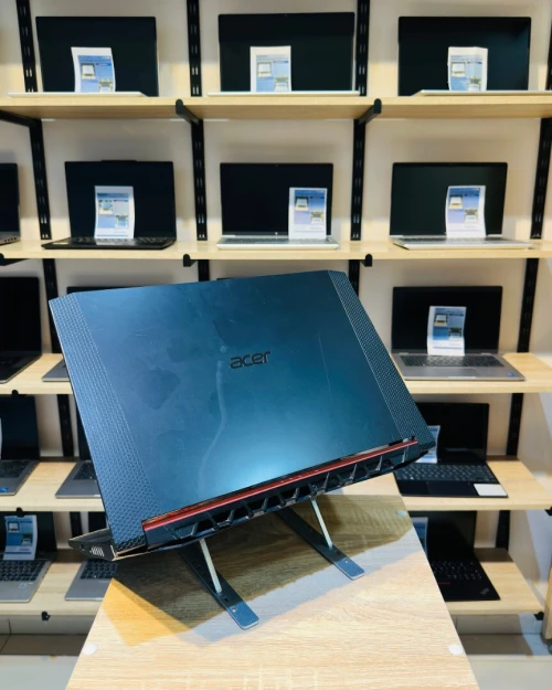 ACER Nitro 5 AN517-51     i5-9300H  16/256  GTX 1050 3GB