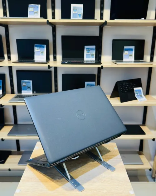 DELL Latitude 3520    i5-1145G7 24/512