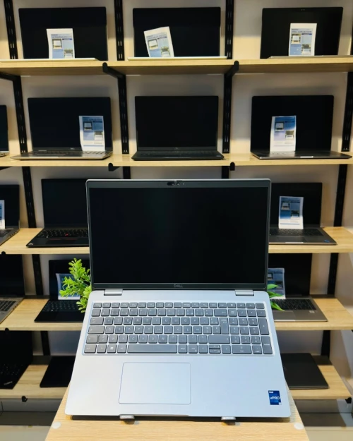 DELL Latitude 5540    i5-1345U   16/256