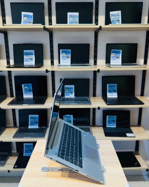 HP EliteBook 830 G6    i5-8365U   16/256