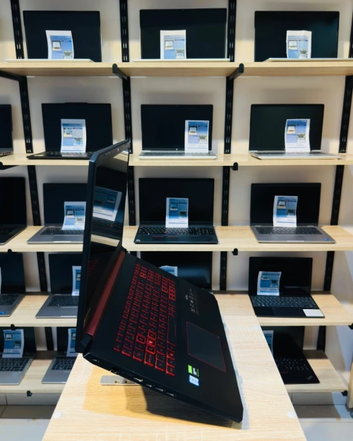 ACER Nitro 5 AN517-51     i5-9300H  16/256  GTX 1050 3GB