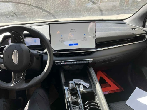 Geely Coolray 2025 