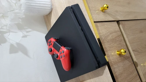 Ps4 flashé 500 gb 2 manette n9ia bwf habta caba