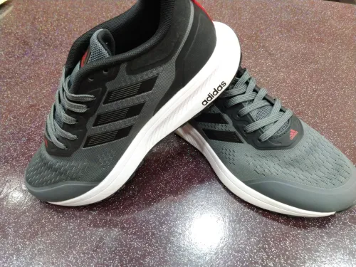 vente basquettes Adidas Vietnam