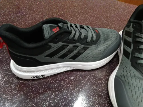 vente basquettes Adidas Vietnam