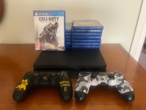 PLAYSTATION 4