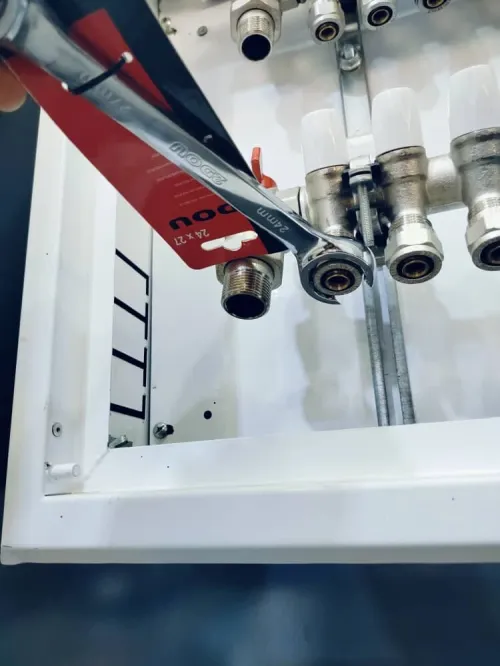Coupe-tube PPR/PEX + Dégorgeoir PEX + Clé mitigeur + Ressort cintreur Outillage plomberie