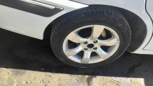 عجلات مع الاطارات