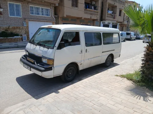 Mazda E2200 2000 Bus