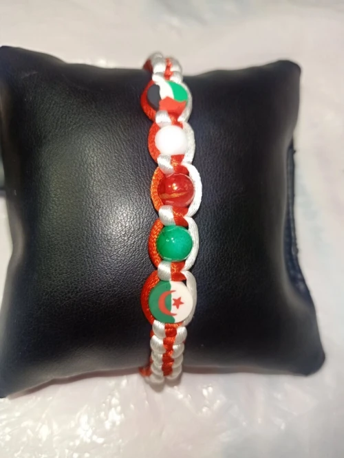 Bracelets / أساور