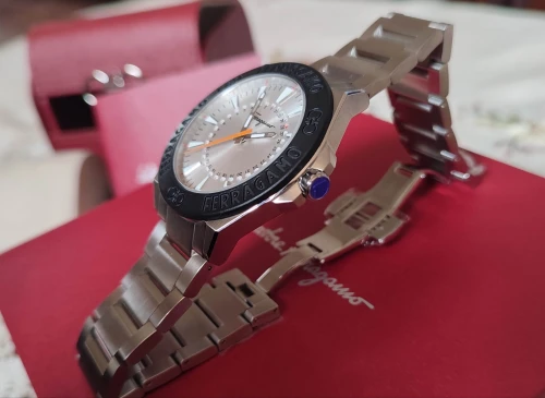 Montre Salvatore Ferragamo
