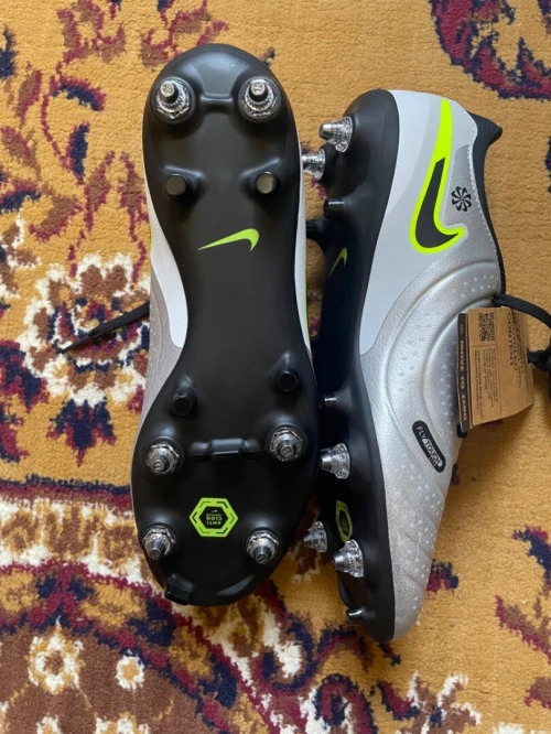 Soulier Nike tiempo pointure 42,5/ 27cm