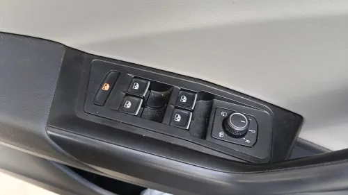 Volkswagen T-Roc 2025 R-Line + SONO ( BEATS )