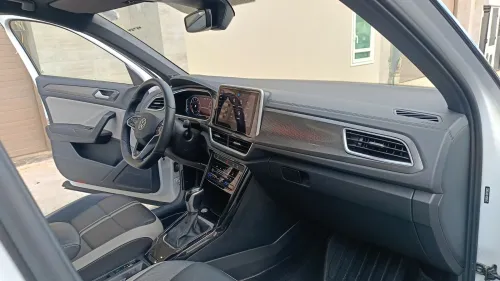 Volkswagen T-Roc 2025 R-Line + SONO ( BEATS )