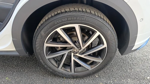 Volkswagen T-Roc 2025 R-Line + SONO ( BEATS )