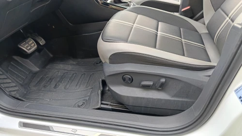 Volkswagen T-Roc 2025 R-Line + SONO ( BEATS )