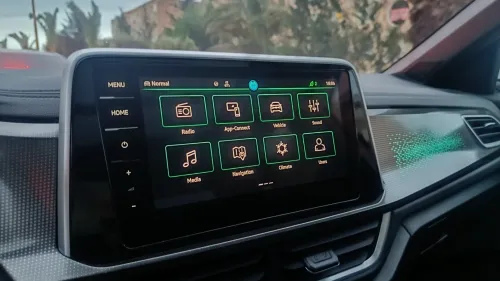 Volkswagen T-Roc 2023 R-Line + palettes au volan