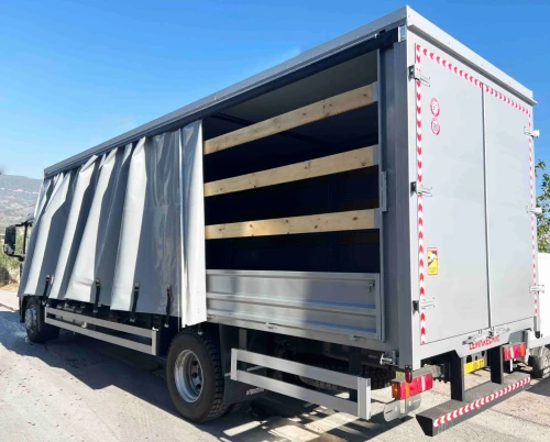 fabrication de plateaux à bâche coulissante (maraichers) sur camion (TIRSAM, RENAULT, JMC, JAC...)