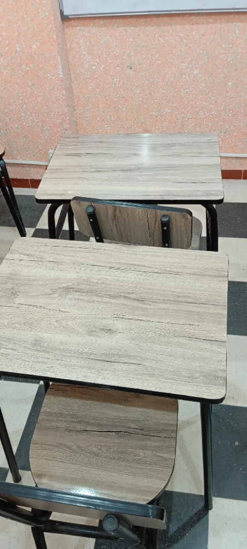 Tables + chaises scolaires