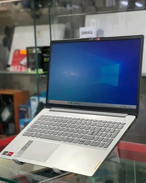 Lenovo ideapad slim ryzen 5 7K 16 gb 512 ssd etat 10/10 comme neuf
