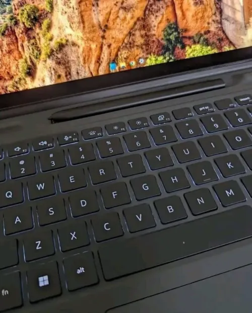 Dell Latitude 7320 Detachable i5 11 Gen 16 Ram 256 ssd 13.3 Pouces 3K Stylet disponible etat 10/10