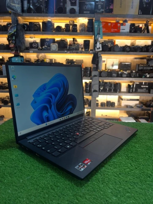 Lenovo ThinkPad E14 Gen 6 Processeur : AMD Ryzen 5 7535U RAM : 16 Go 512 Go SSD