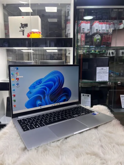 Samsung pc. I7 12ème