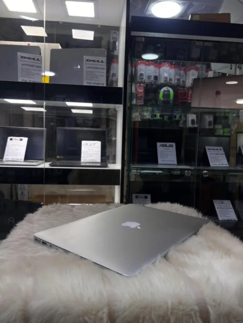 Macbook Air 2014 i5 1.40Ghz 4 Gb 256 ssd ecran 13 Pouce FHD etat 10/10