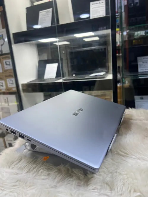 Asus vivobook 14