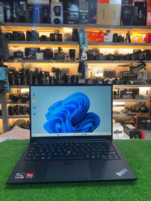 Lenovo ThinkPad E14 Gen 6 Processeur : AMD Ryzen 5 7535U RAM : 16 Go 512 Go SSD
