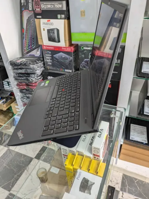 STATION LENOVO THINKPAD P16V GEN2 ULTRA7-165H 16GB/512GB/RTX 2000 8GB