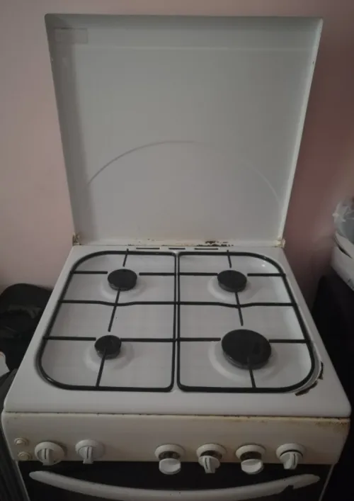 Cuisinière blanche