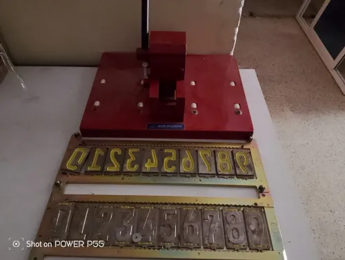 Presse plaque immatriculation