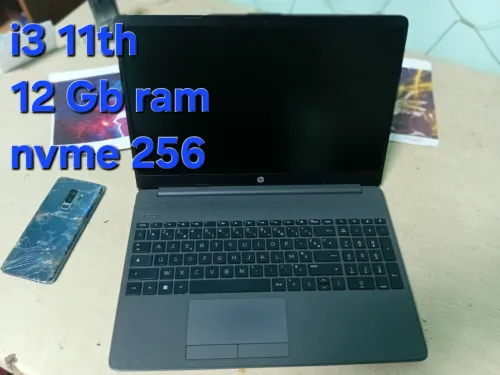 فيه تكسيرة خفيفة مديرونجيش /قابل للتفاوض Lap HP CPU: i3 11th Ram: 12 Gb ddr4 stockage:250G nvme 15"