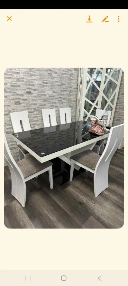 Table à manger et chaises 