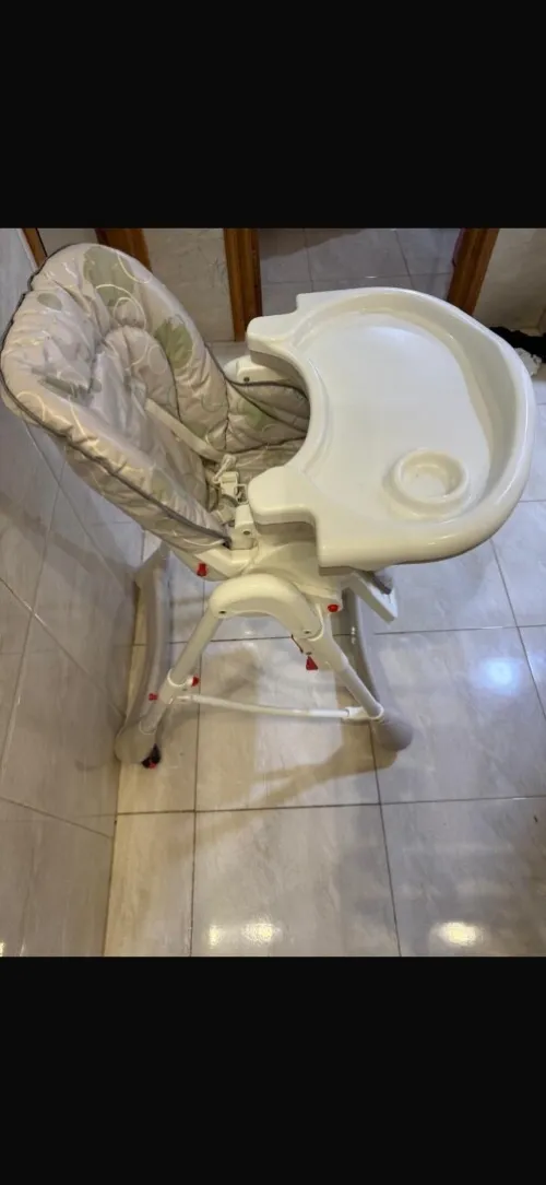 Lit bébé + commode chaise haute