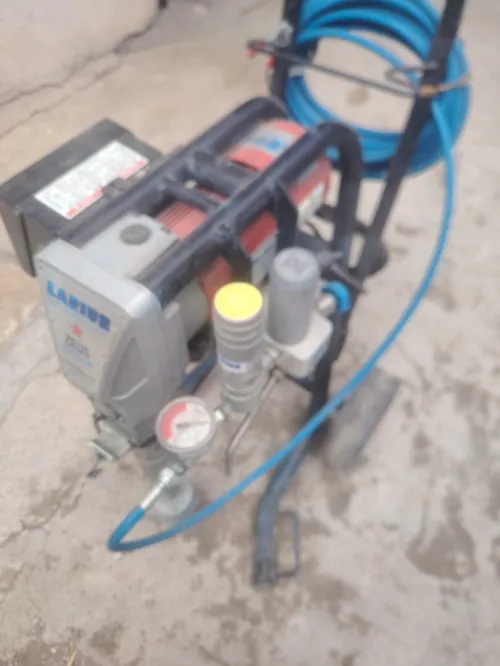 Machine (Pistolet à peinture Airless LARIUS Zeus avec chariot)