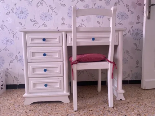 Bureau avec chaise en vrai bois 