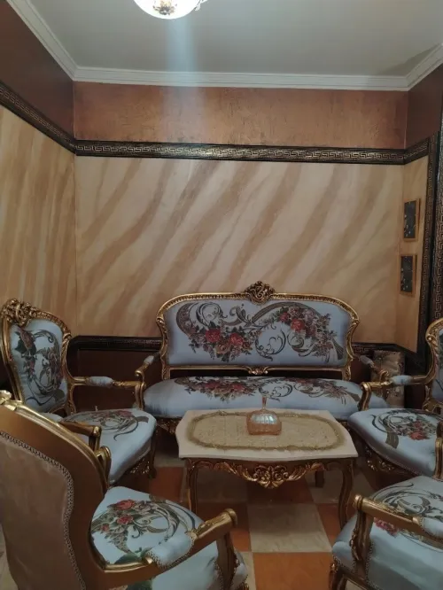 Royal Salon