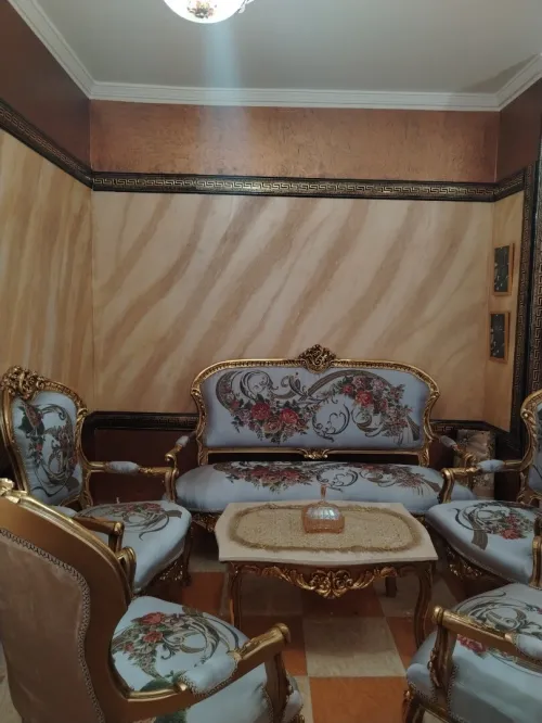 Royal Salon