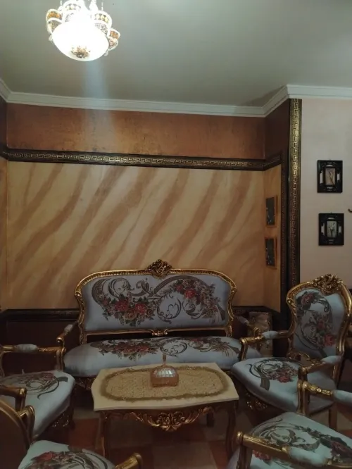 Royal Salon