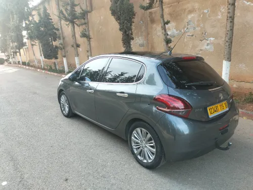 Peugeot 208 2015 Allure Facelift