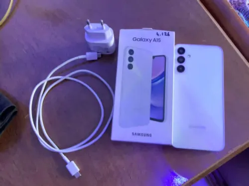 Samsung Galaxy A15 4/128 +chargeur 11/10 Samsung Galaxy A15