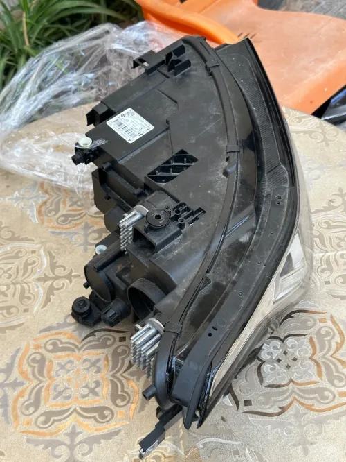 Phares avant côté gauche golf 8 2023
