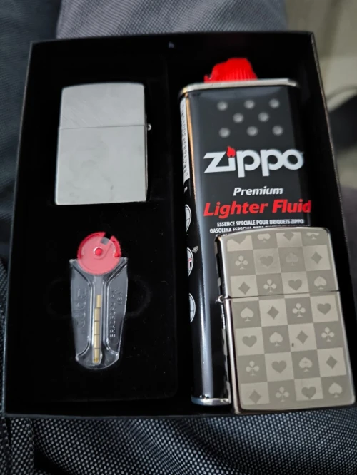 2 Zippo 