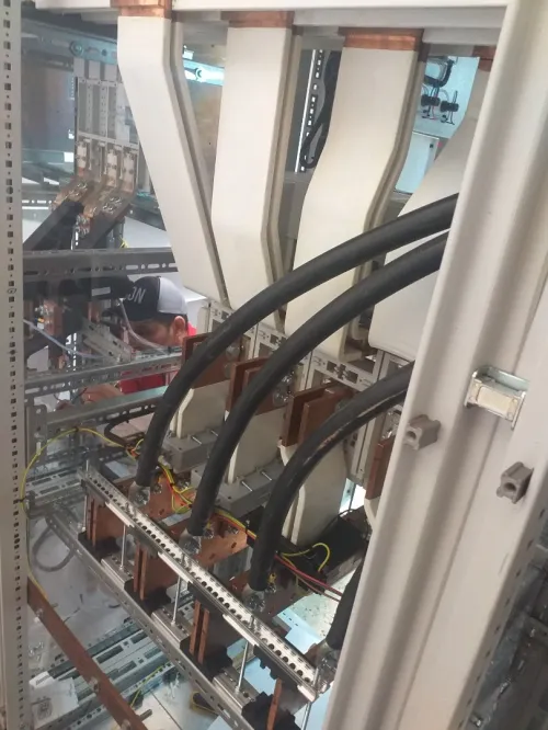 câbleur d'armoire électrique, TGBT, CLPG / modélisation, installation de jeu de barre / électricien