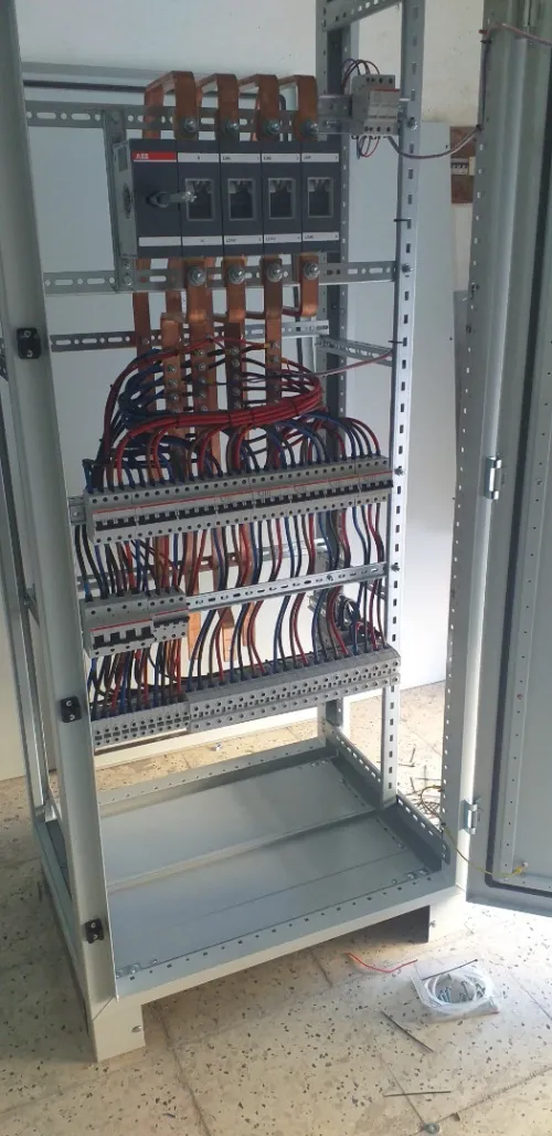 câbleur d'armoire électrique, TGBT, CLPG / modélisation, installation de jeu de barre / électricien