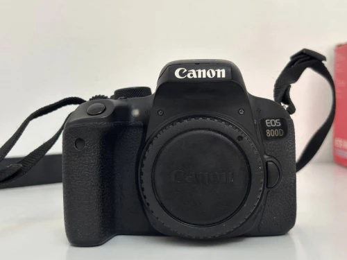Canon EOS 800D (T7i)