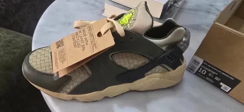 NIKE HUARACHE