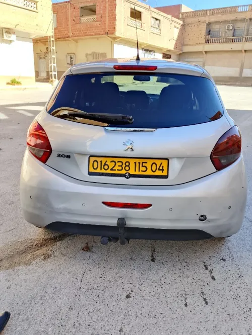 Peugeot 208 2015 Active Facelift